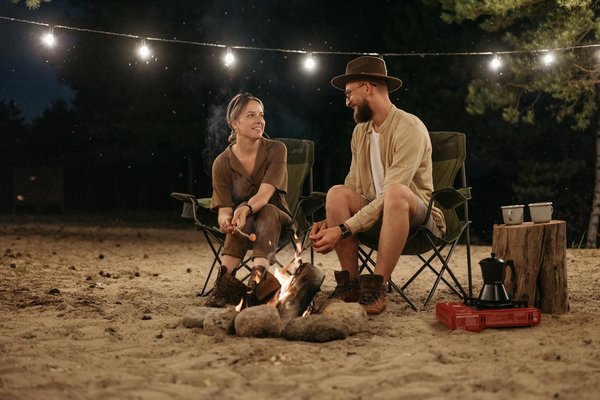 Où trouver une location de vacances en Ardèche avec des ateliers de peinture et des randonnées en forêt?